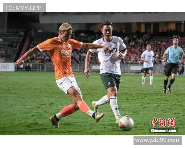 足球明星队员高清照片展示让你领略球场风采与激情瞬间 足球明星队员高清照片展示让你领略球场风采与激情瞬间