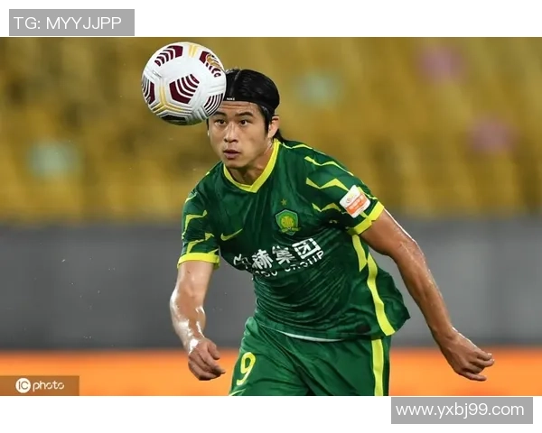 哪位足球明星的嘴唇闪耀如星光引人注目成为时尚潮流的焦点