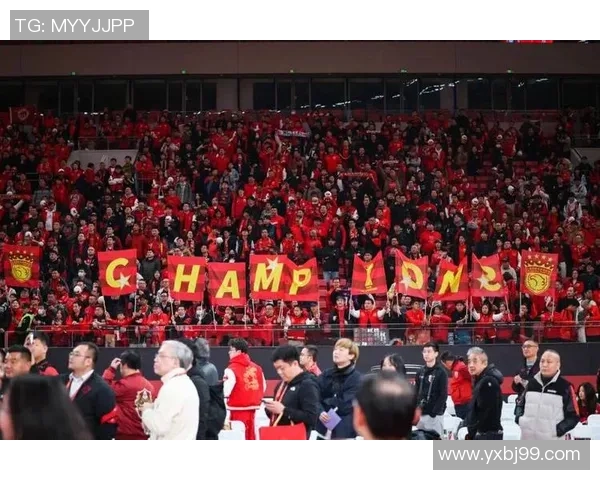 足球明星加盟上海球队引发热潮球迷期待新赛季精彩表现 足球明星加盟上海球队引发热潮球迷期待新赛季精彩表现