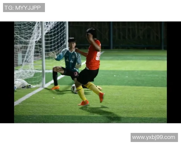 足球明星穿戴手套踢球瞬间的精彩图片展示与分析 足球明星穿戴手套踢球瞬间的精彩图片展示与分析