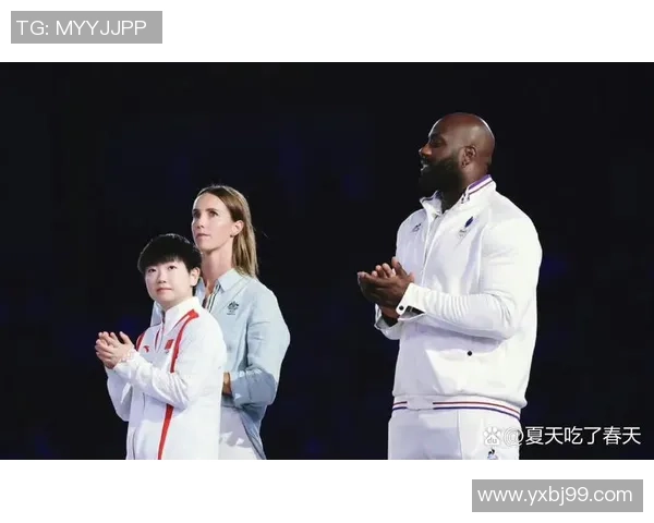 娱乐圈与足球明星的跨界合作揭秘明星们如何在绿茵场上展现魅力与才华